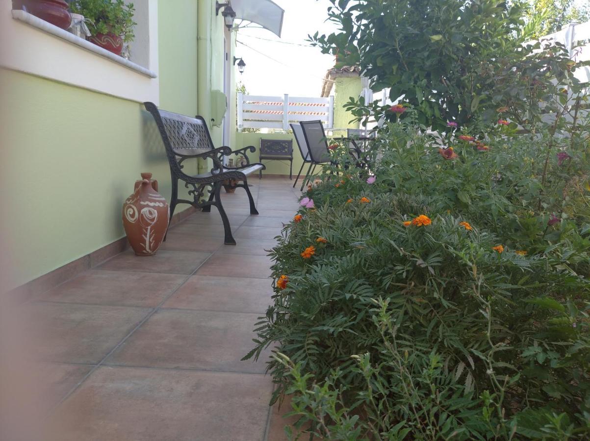 Granny'S Home Roussopoulio Luaran gambar