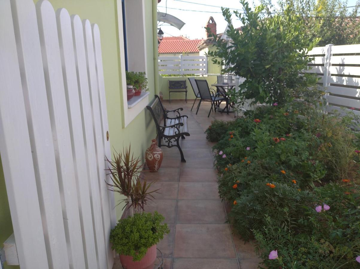 Granny'S Home Roussopoulio Luaran gambar